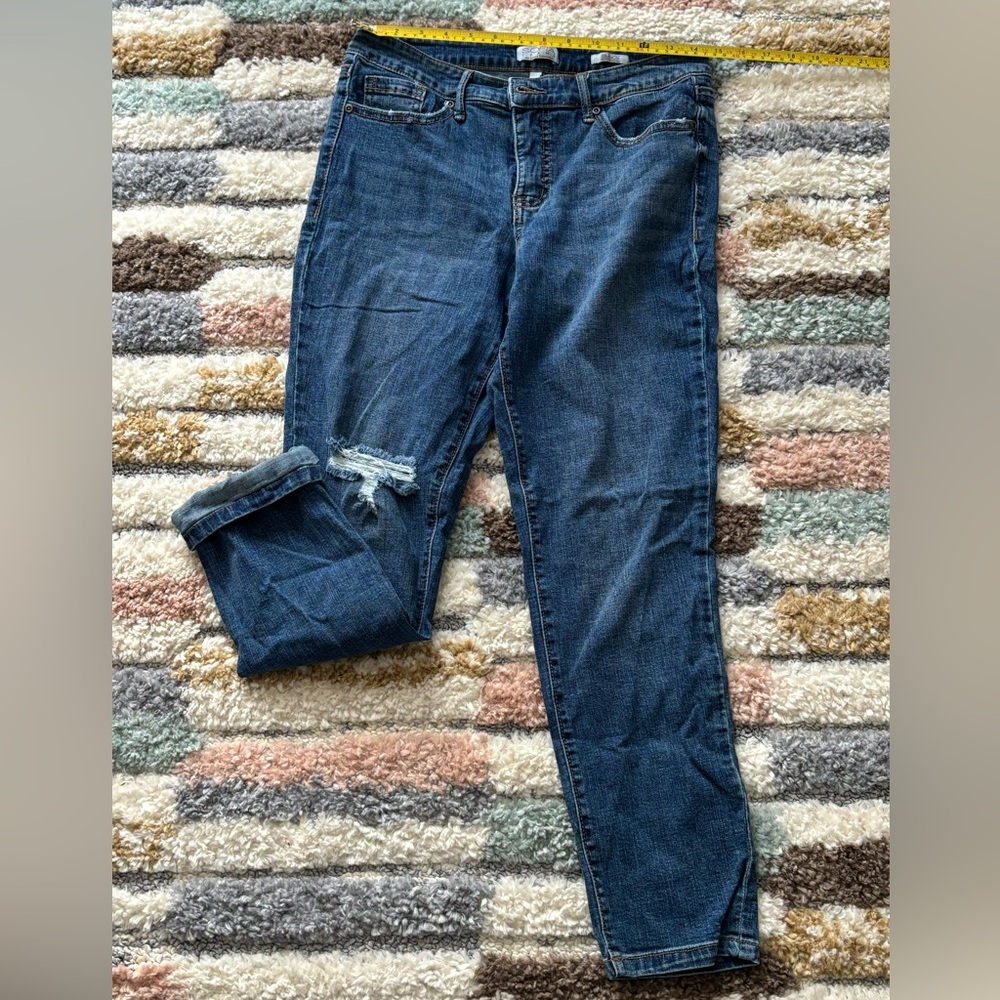 Women’s size 6 Sofia High Waisted Jeans
